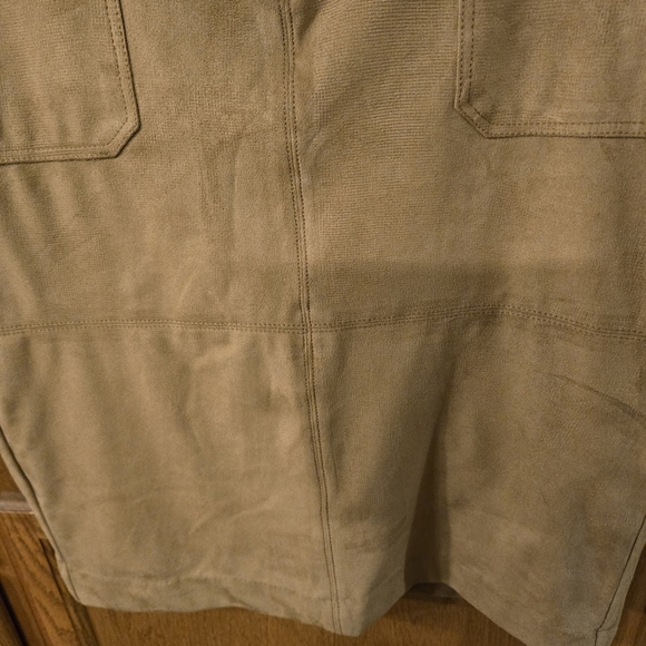 Liz Claiborne Tan Faux Suede Knee-Length Pencil Skirt Cargo Style Women size 10 - Picture 7 of 16